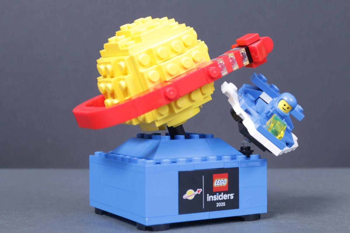 LEGO Insiders Reward 6607198 Retro Space Explorer review 2 1200x800