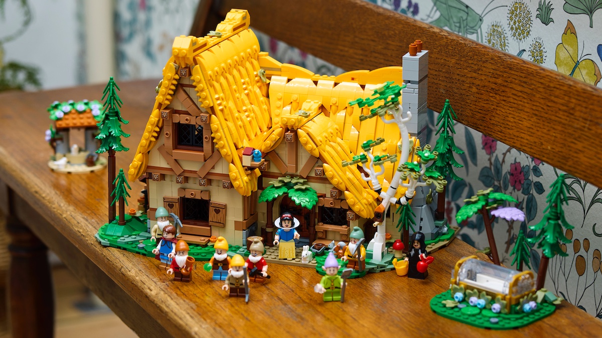 Price, design, and noses: what fans think of LEGO Disney Snow White Cottage