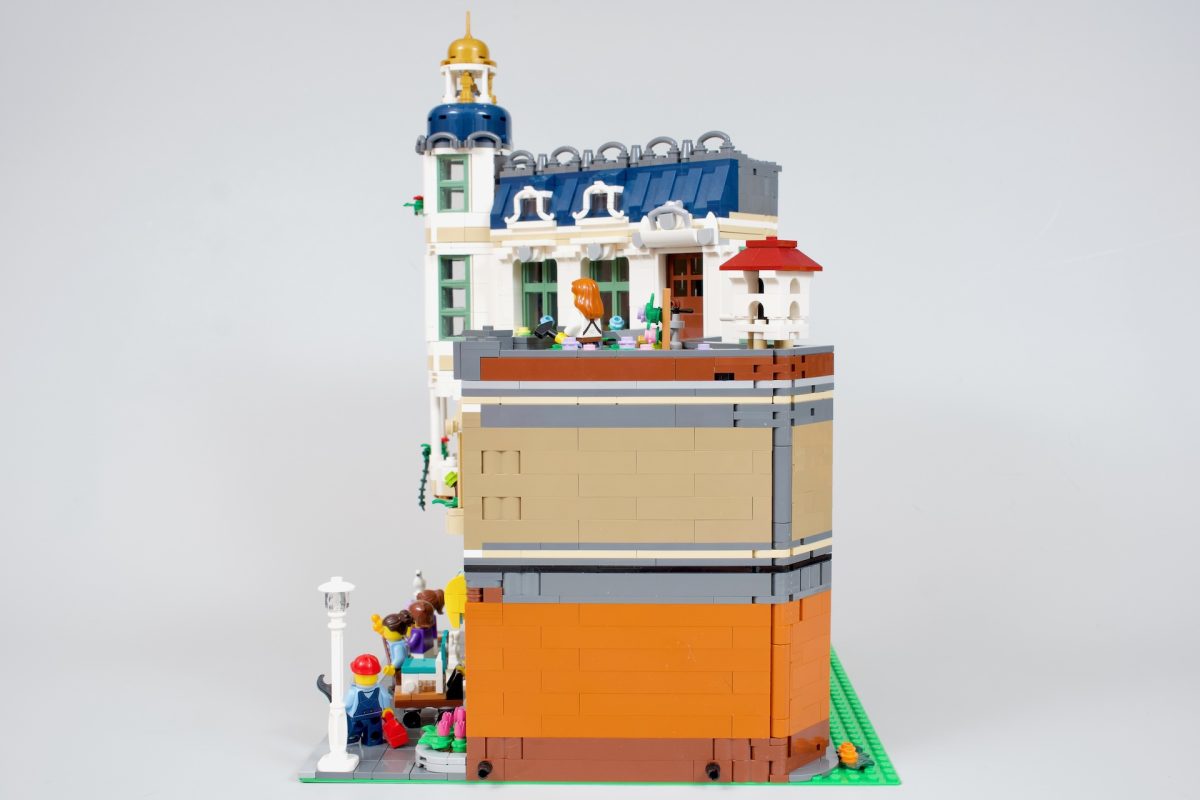 LEGO Icons 11371 Shopping Street review 17 1200x800