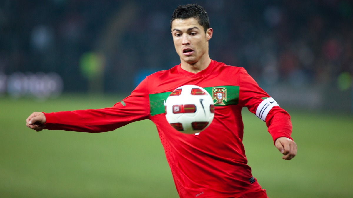 Cristiano Ronaldo’s LEGO reaction sparks debate as fans question his ‘unimpressed’ look