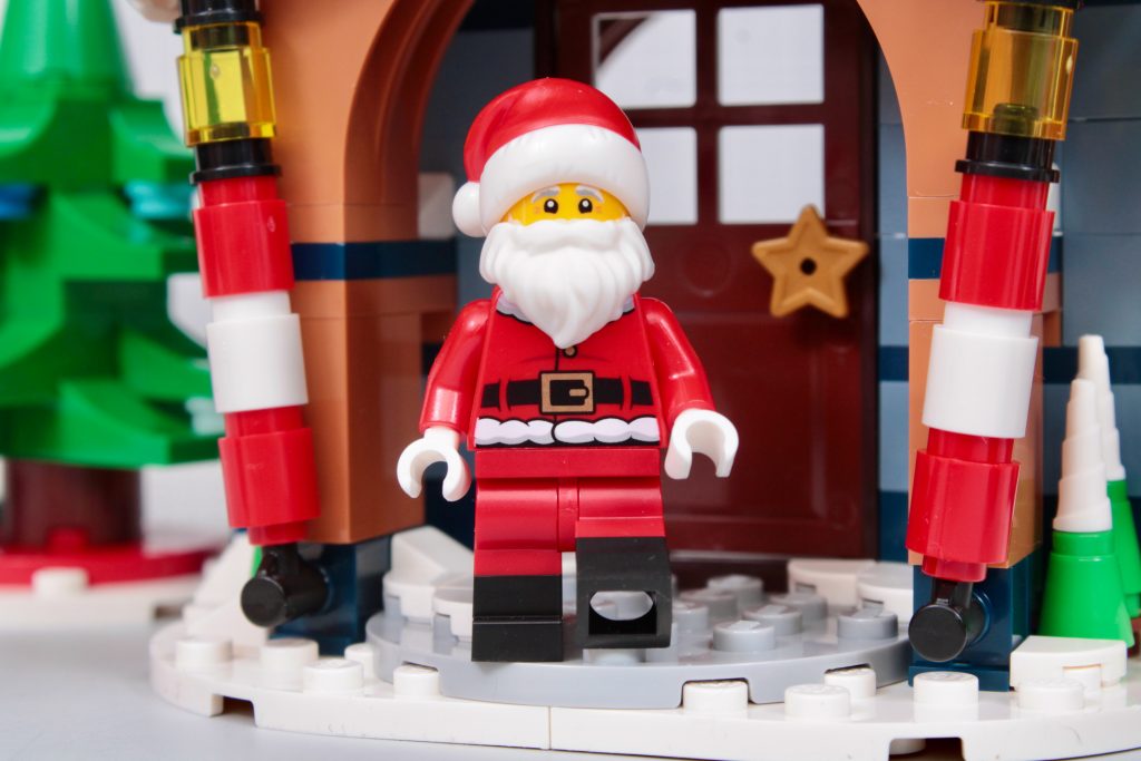 LEGO Winter Village 10339 Santas Post Office review 6 1024x683
