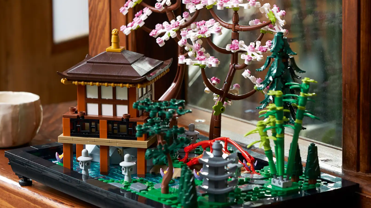 The many LEGO plants of 10315 Tranquil Garden