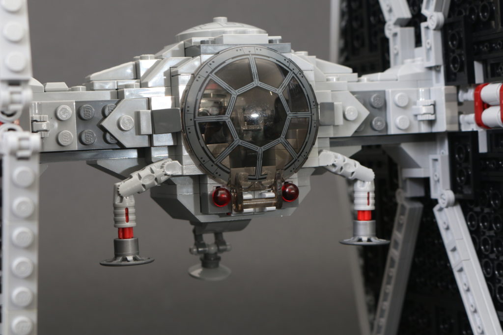 Build a LEGO Mandalorian Outland folding TIE Fighter 31