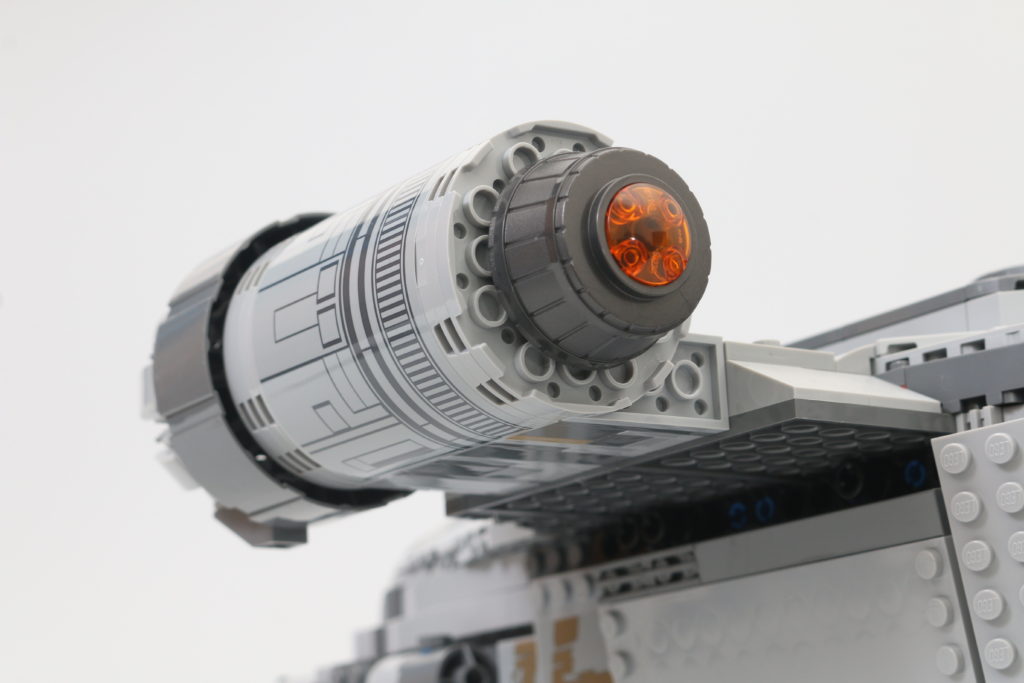 LEGO Star Wars 75292 The Mandalorian Bounty Hunter Transport The Razor Crest review 24