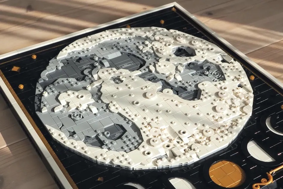 LEGO Ideas The Moon Lunar Landscape 7