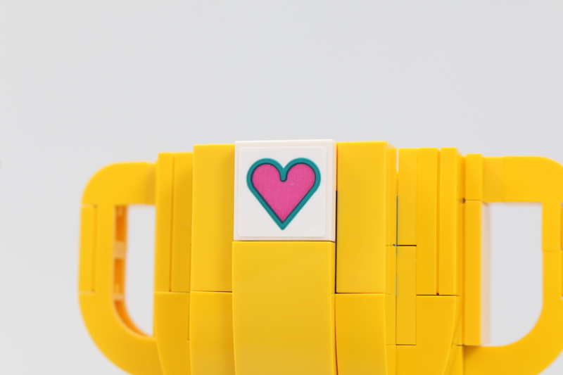 40382 Birthday Set and 40385 Trophy review 13