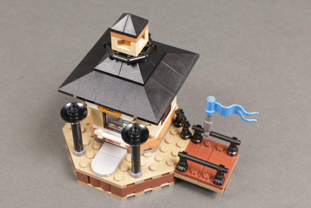 5009157 LEGO Amelia Ticket Booth gift with purchase review 7 1024x683