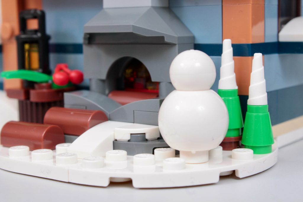 LEGO Winter Village 10339 Santas Post Office review 9 1024x683