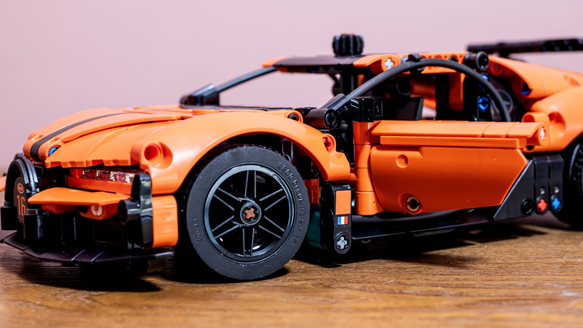 LEGO Technic 42222 Bugatti Chiron Pur Sport Hypercar 5 1200x675