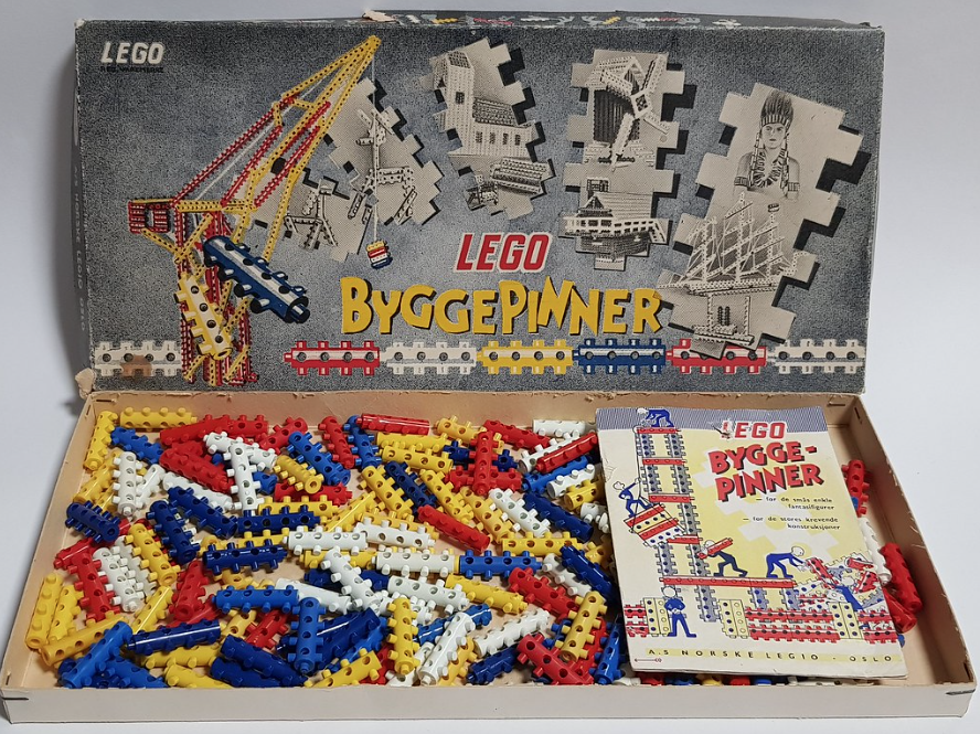 Collector donates super-rare historical set to the LEGO Vault