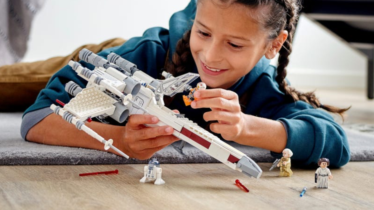 Upcoming LEGO Star Wars magazine to include free X-wing Fighter model